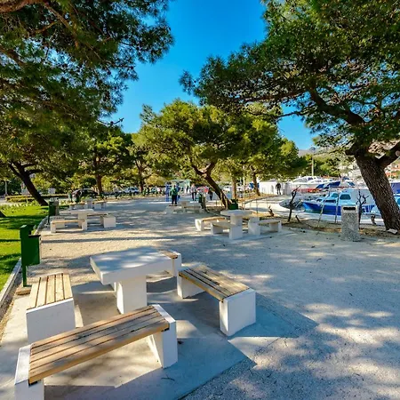 Apartman Maran - *